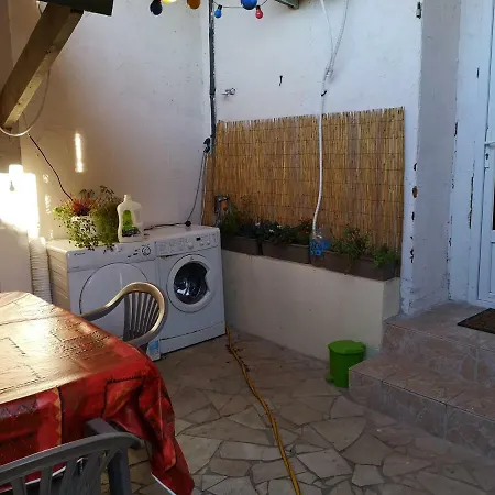 Mini Studio Cosy Avec Terrasse 15 Mn Centre Nimes بيت ضيافة