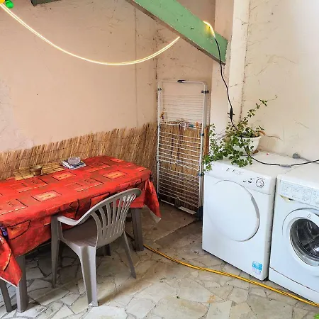 Mini Studio Cosy Avec Terrasse 15 Mn Centre Nimes بيت ضيافة