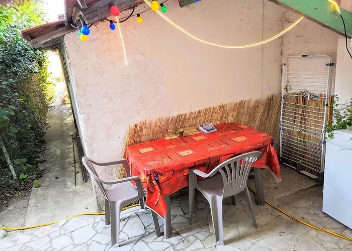 Mini De 13 M2 Avec Terrasse 15 Mn Centre Maison d'hôtes Nîmes